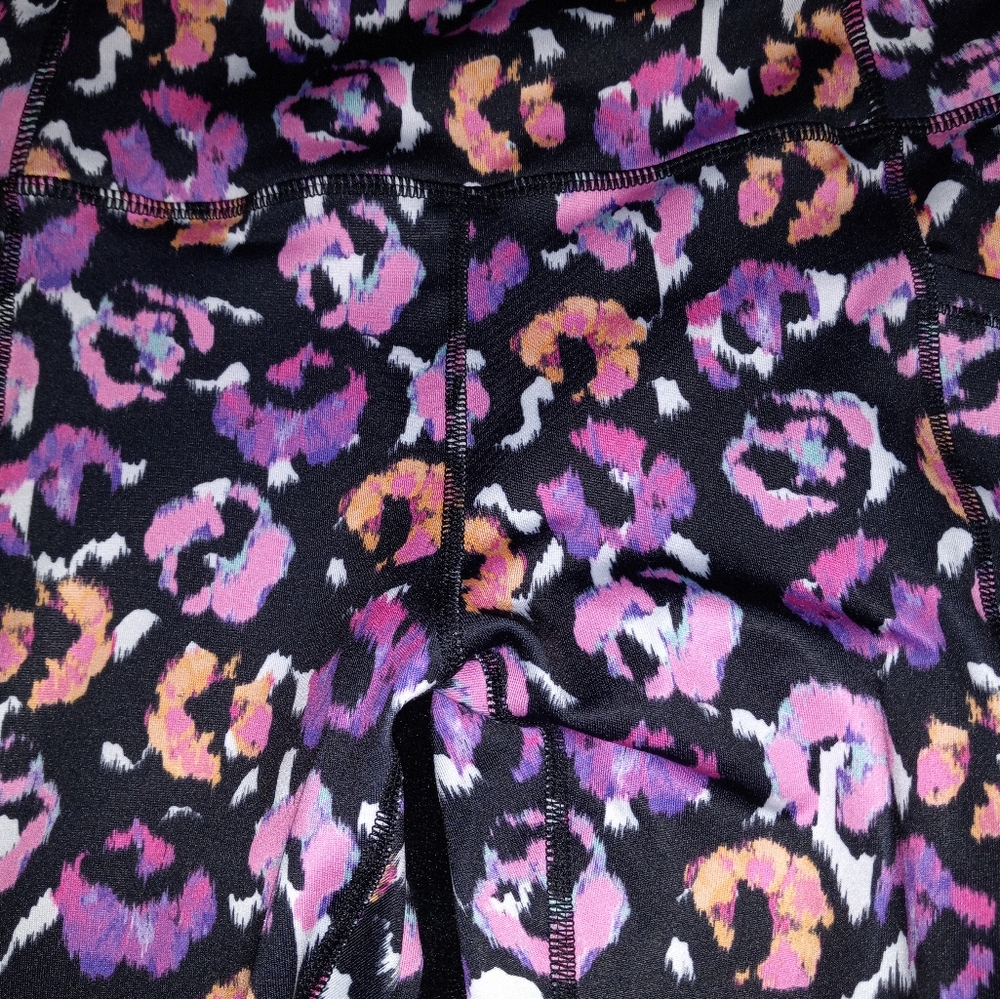 NWOT DOUBLE POCKET COLORFUL CHEETAH LEGGINGS (M)
